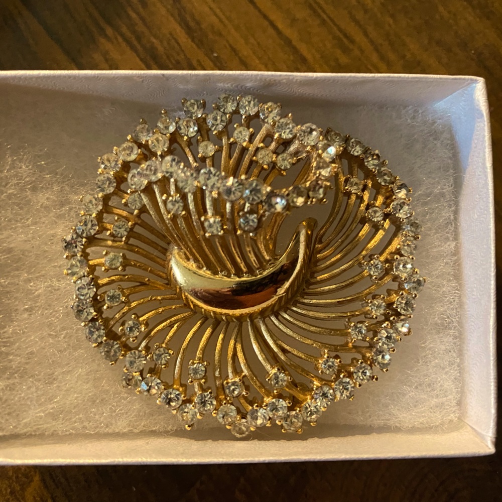 Trifari vintage rhinestone brooch